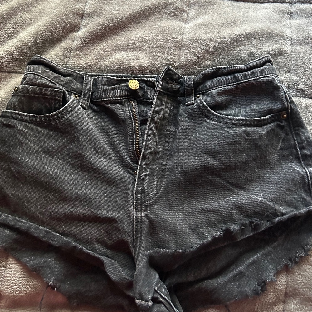 urban outfitters bdg Girlfriend High-Waisted Denim Short - Washed Black Denim